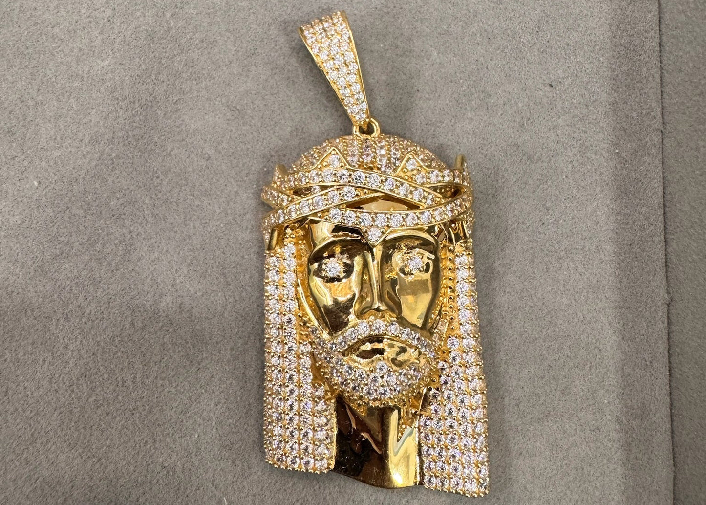 Dije Cara cristo 18kt