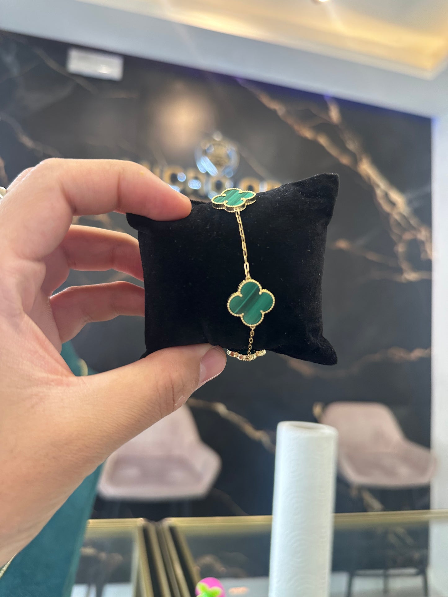 Pulsera tipo trébol oro 18kt