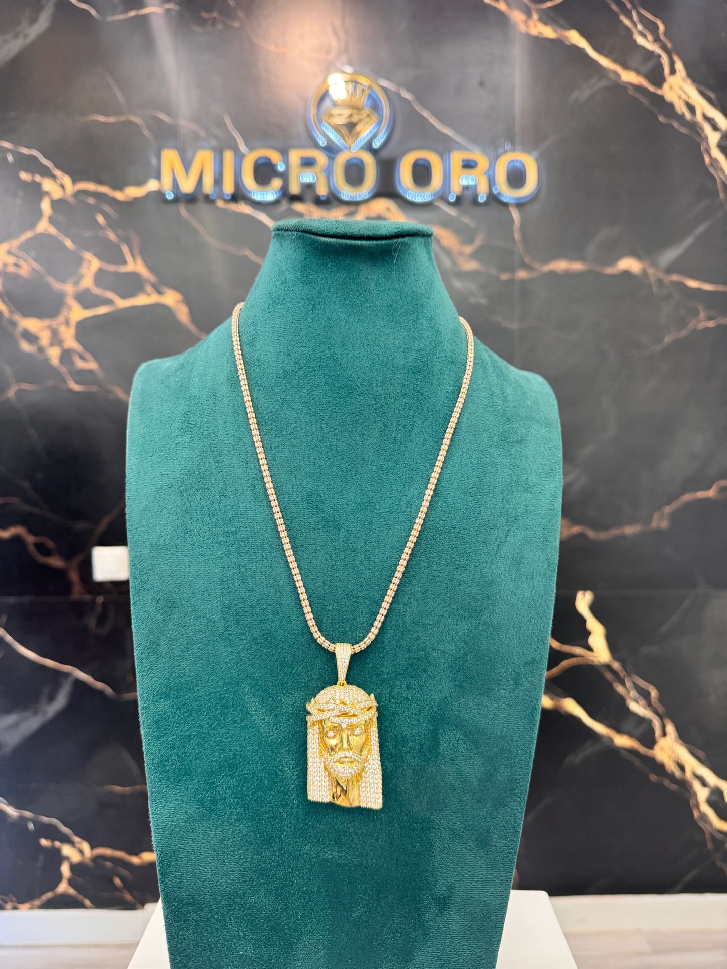 Dije Cara cristo 18kt